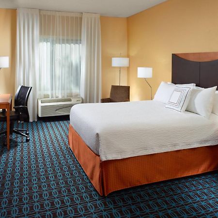 Fairfield Inn & Suites Кларксвилл Экстерьер фото
