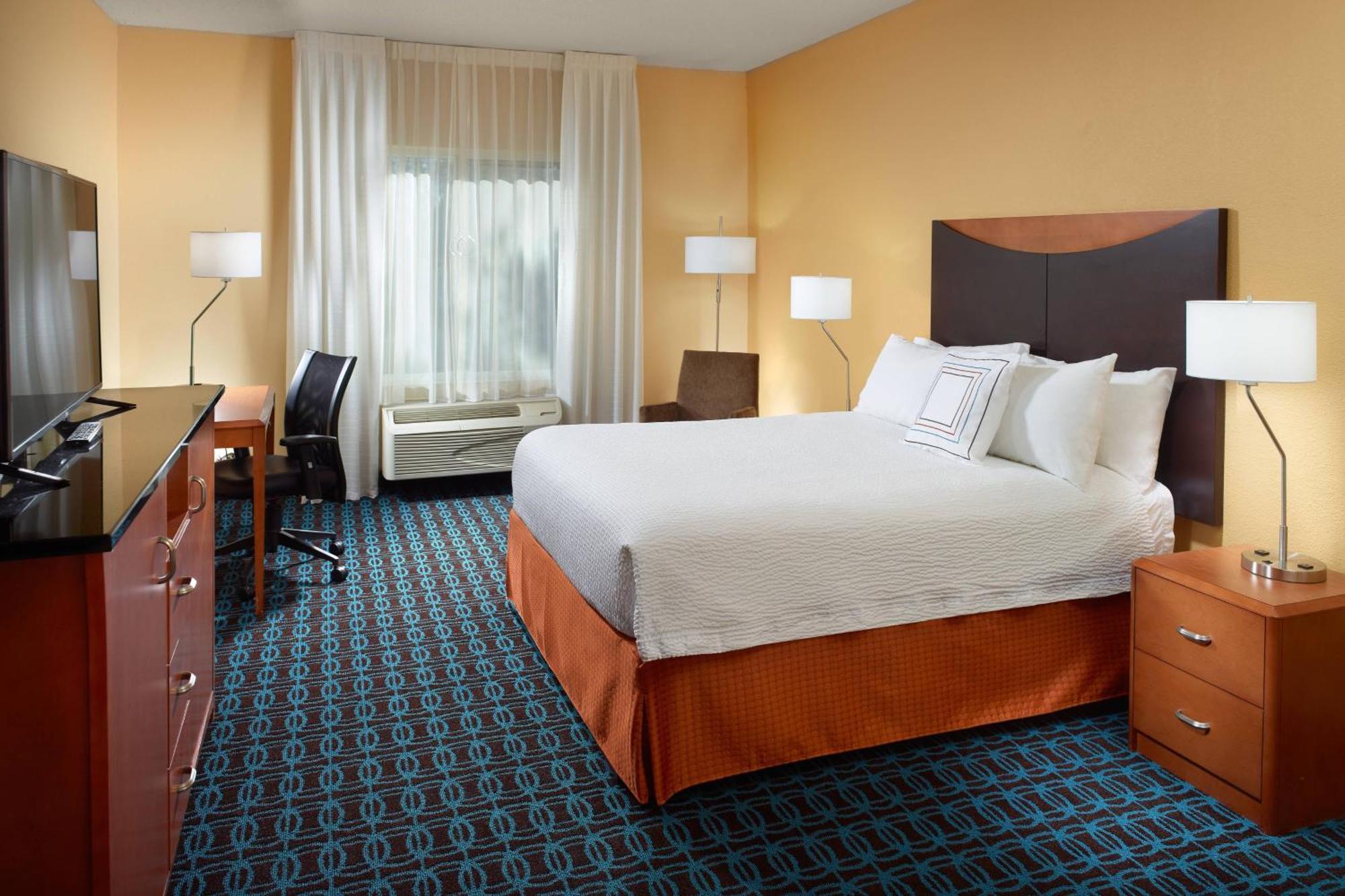 Fairfield Inn & Suites Кларксвилл Экстерьер фото