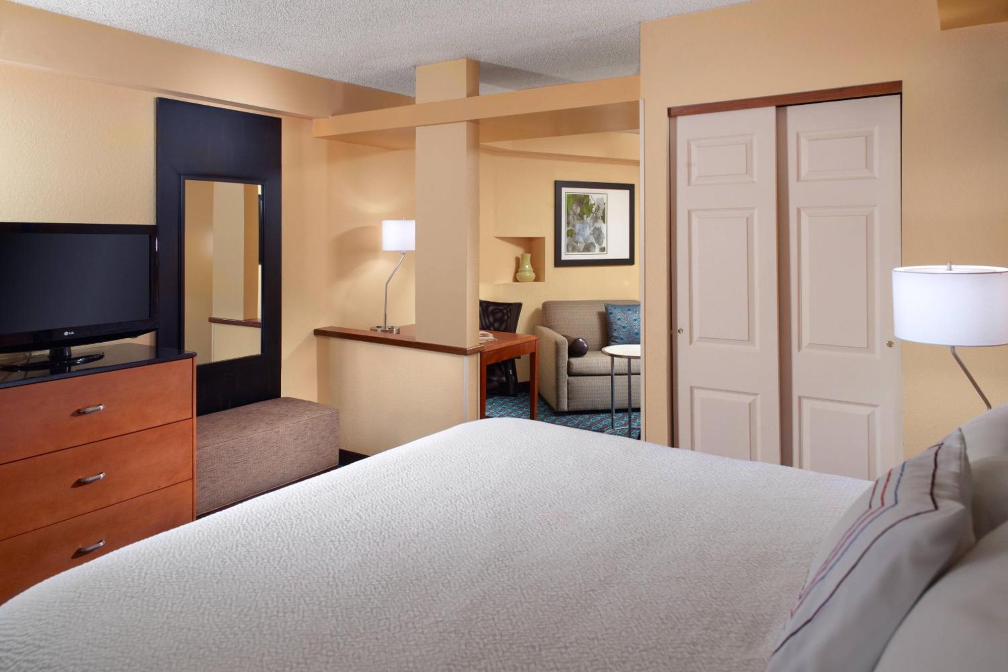 Fairfield Inn & Suites Кларксвилл Экстерьер фото