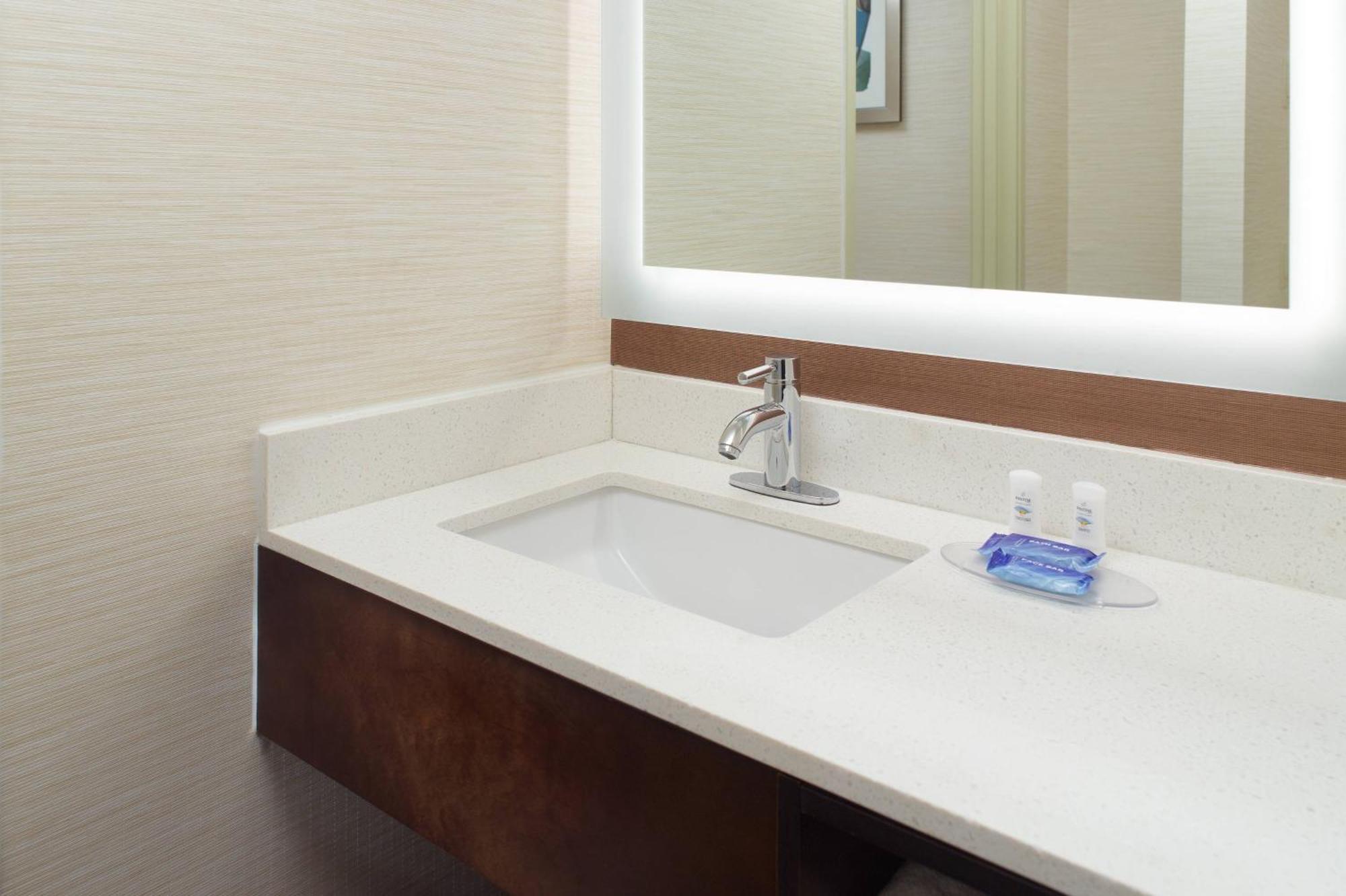Fairfield Inn & Suites Кларксвилл Экстерьер фото