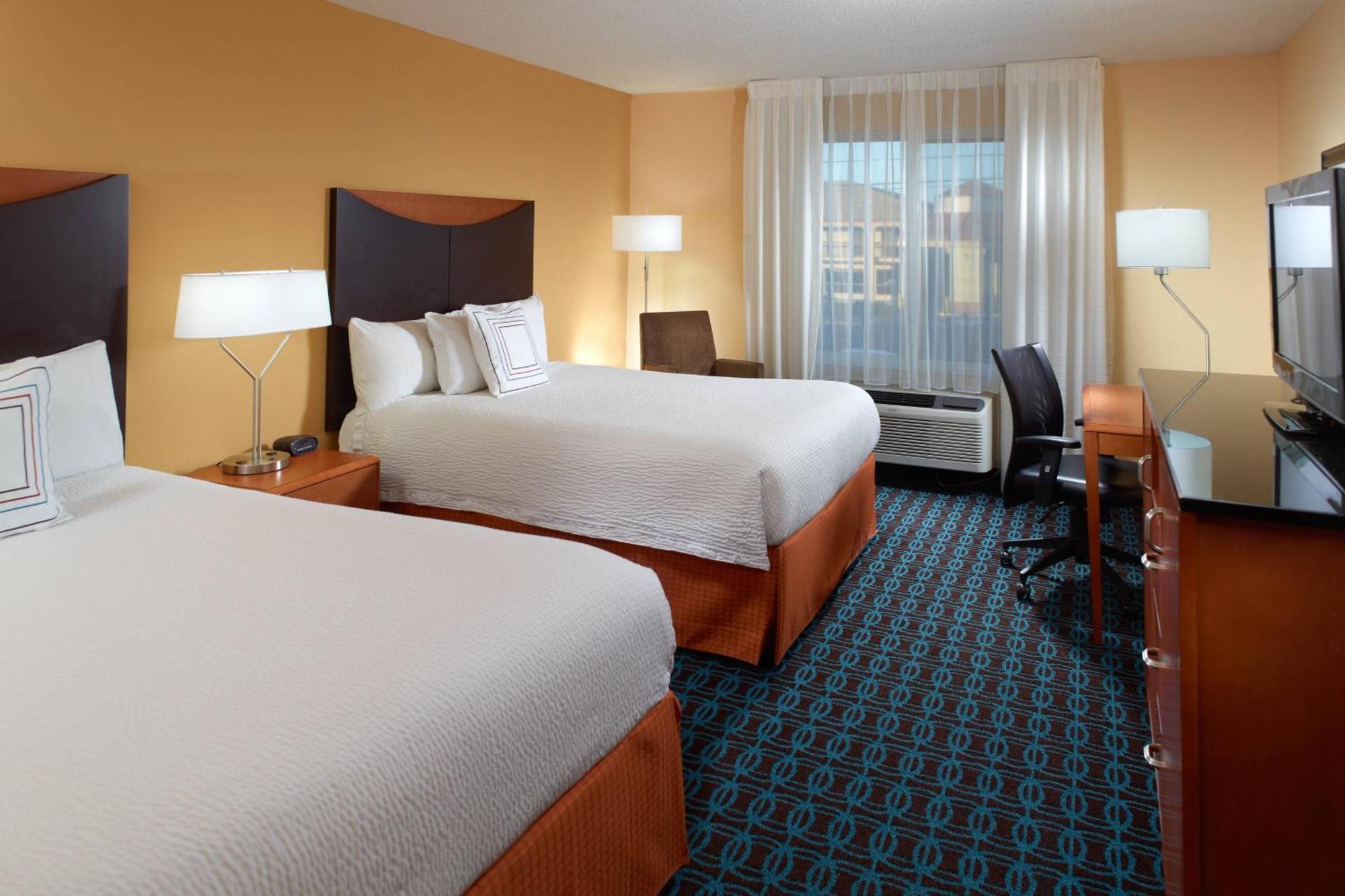 Fairfield Inn & Suites Кларксвилл Экстерьер фото