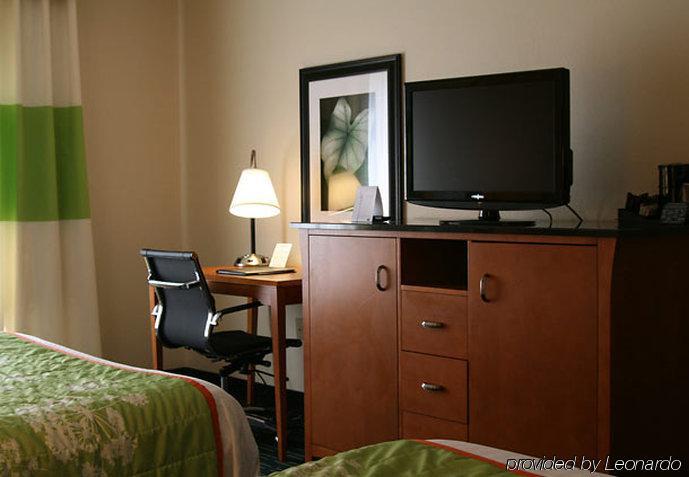 Fairfield Inn & Suites Кларксвилл Экстерьер фото