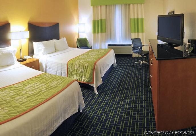 Fairfield Inn & Suites Кларксвилл Номер фото