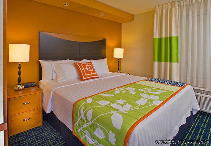 Fairfield Inn & Suites Кларксвилл Номер фото