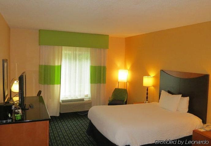 Fairfield Inn & Suites Кларксвилл Экстерьер фото
