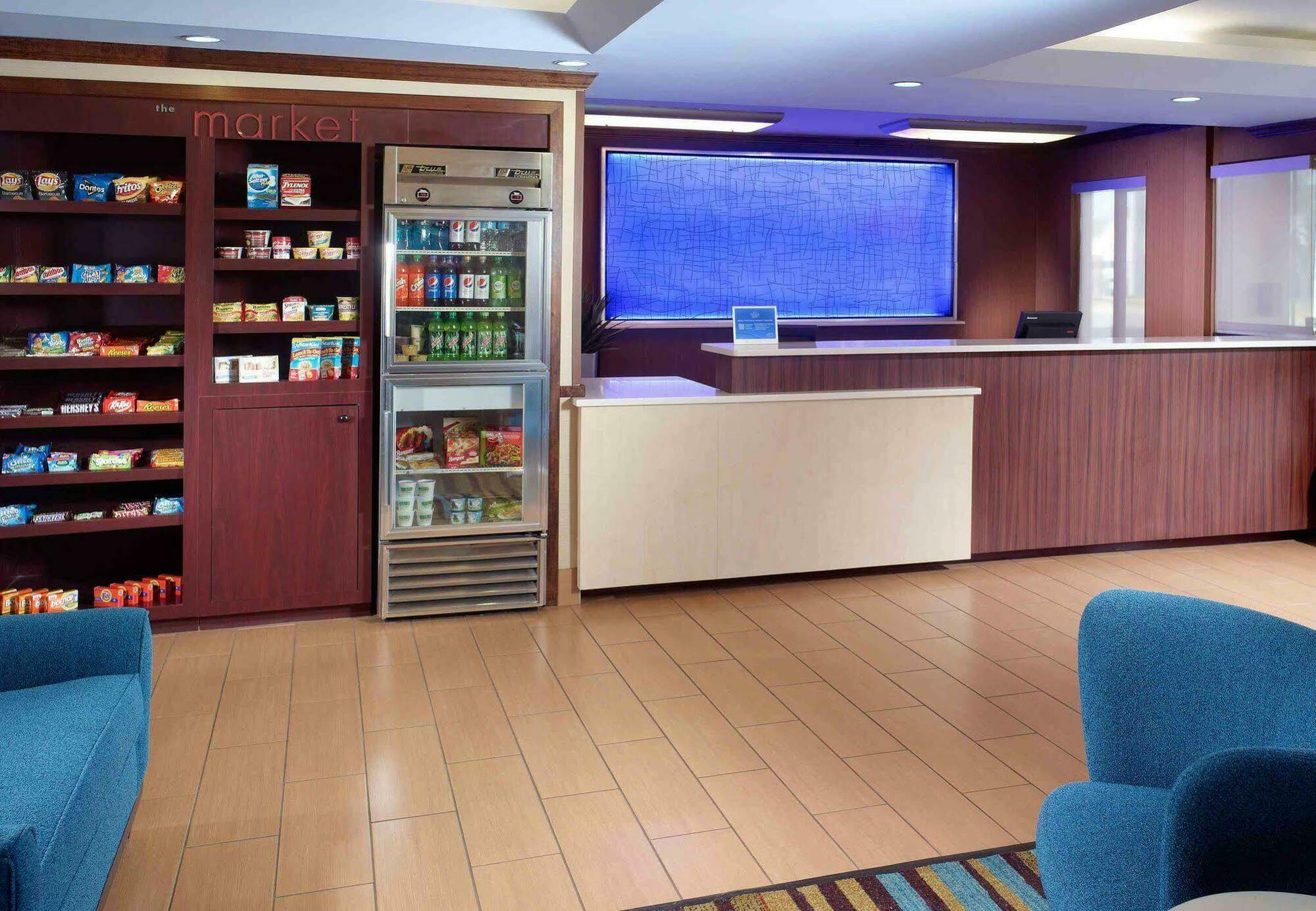Fairfield Inn & Suites Кларксвилл Экстерьер фото