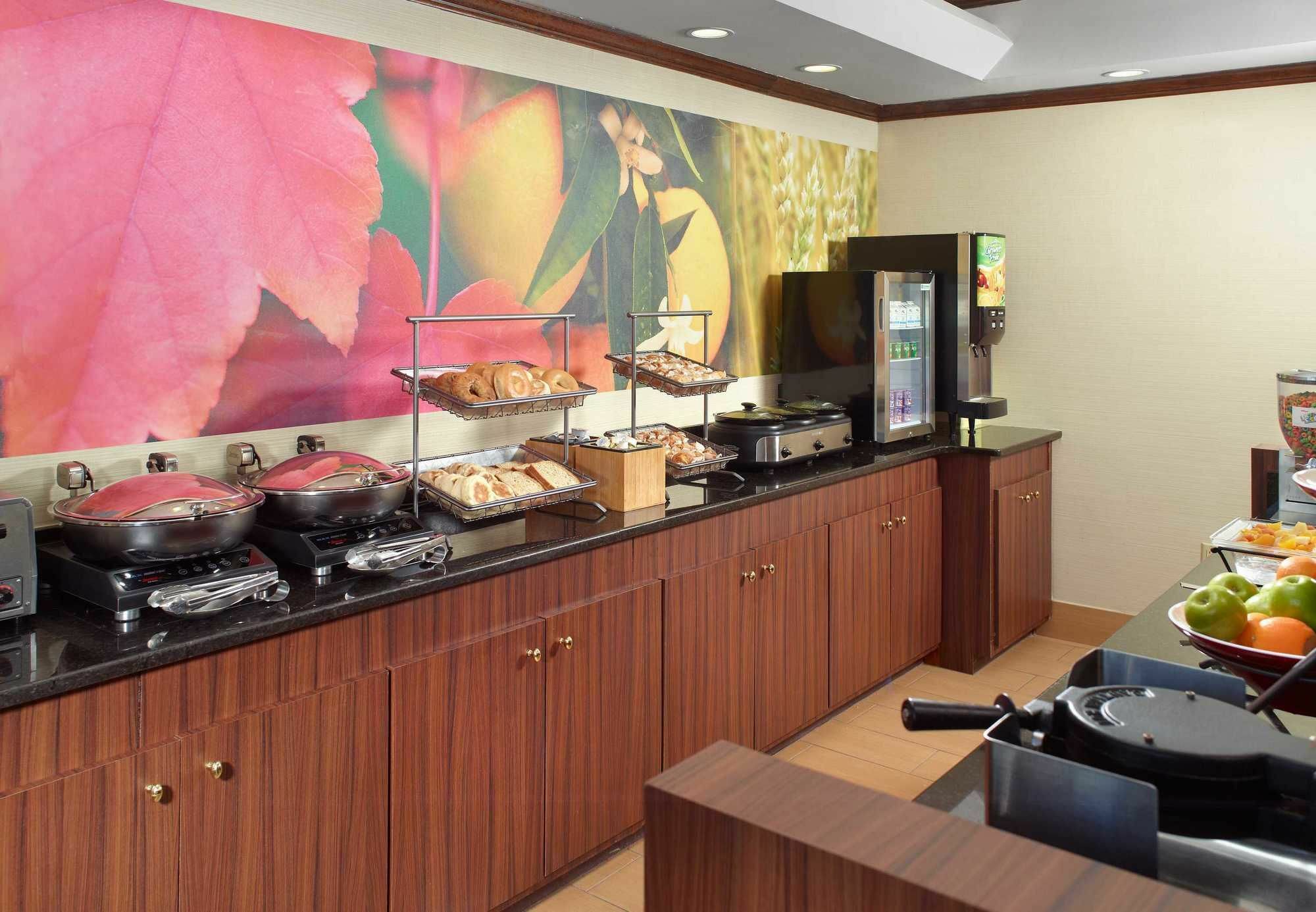 Fairfield Inn & Suites Кларксвилл Экстерьер фото
